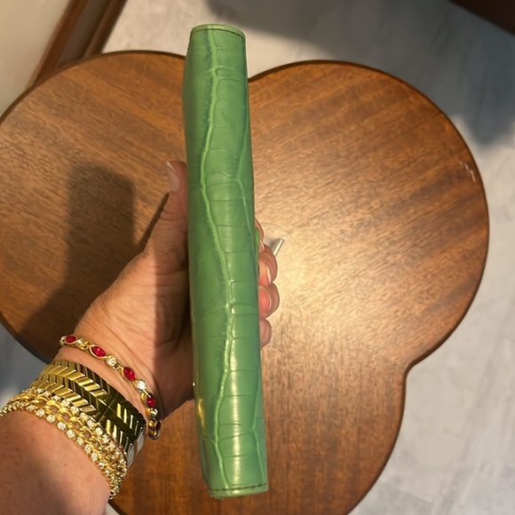 Accessorize,  Kisslock long Wallet  checkbook holder card slots  2 ID windows si - Picture 6 of 16